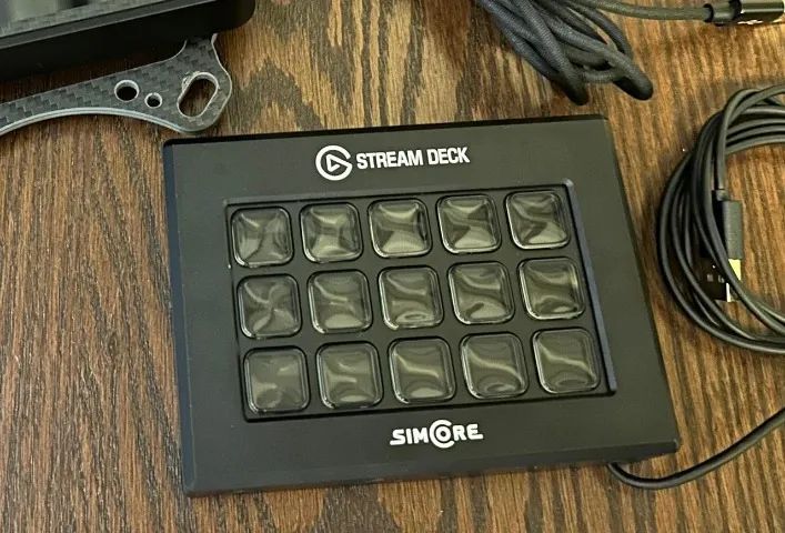 Stream Deck MK1 com case Simcore para cockpit Fanatec Simucube 