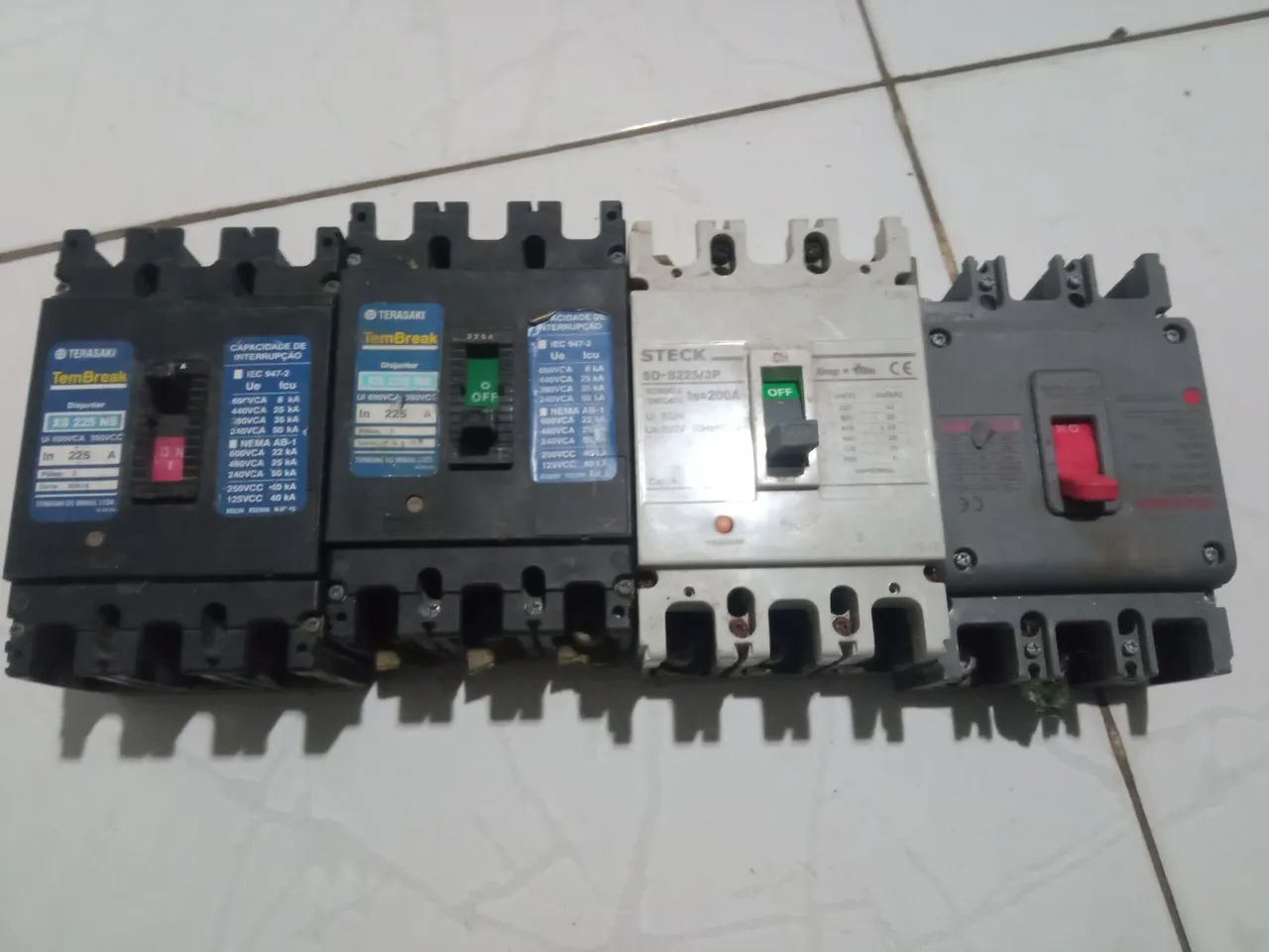 Molded-case circuit breakers ARE AVAILABLE64985881412865120