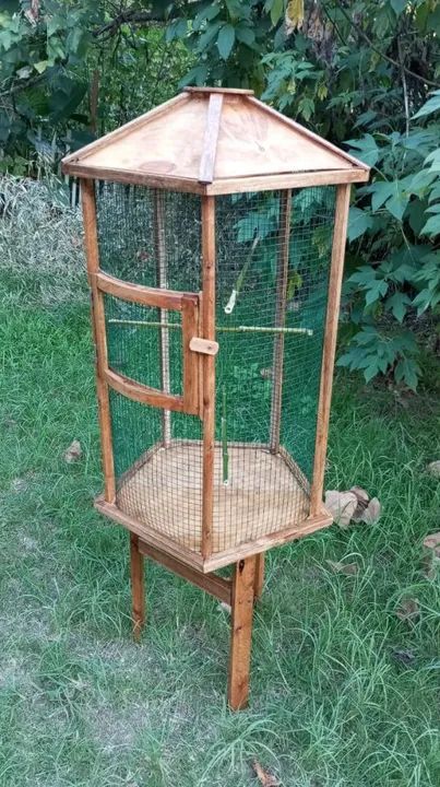 Gaiola para pássaros em madeira
