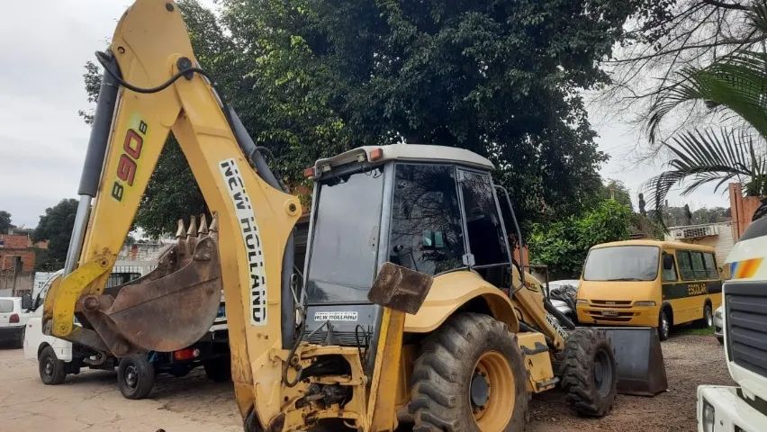 Retroescavadeira New Holland B90B ano 2011, 4x4, cabinada com ar condicionado - Foto 4
