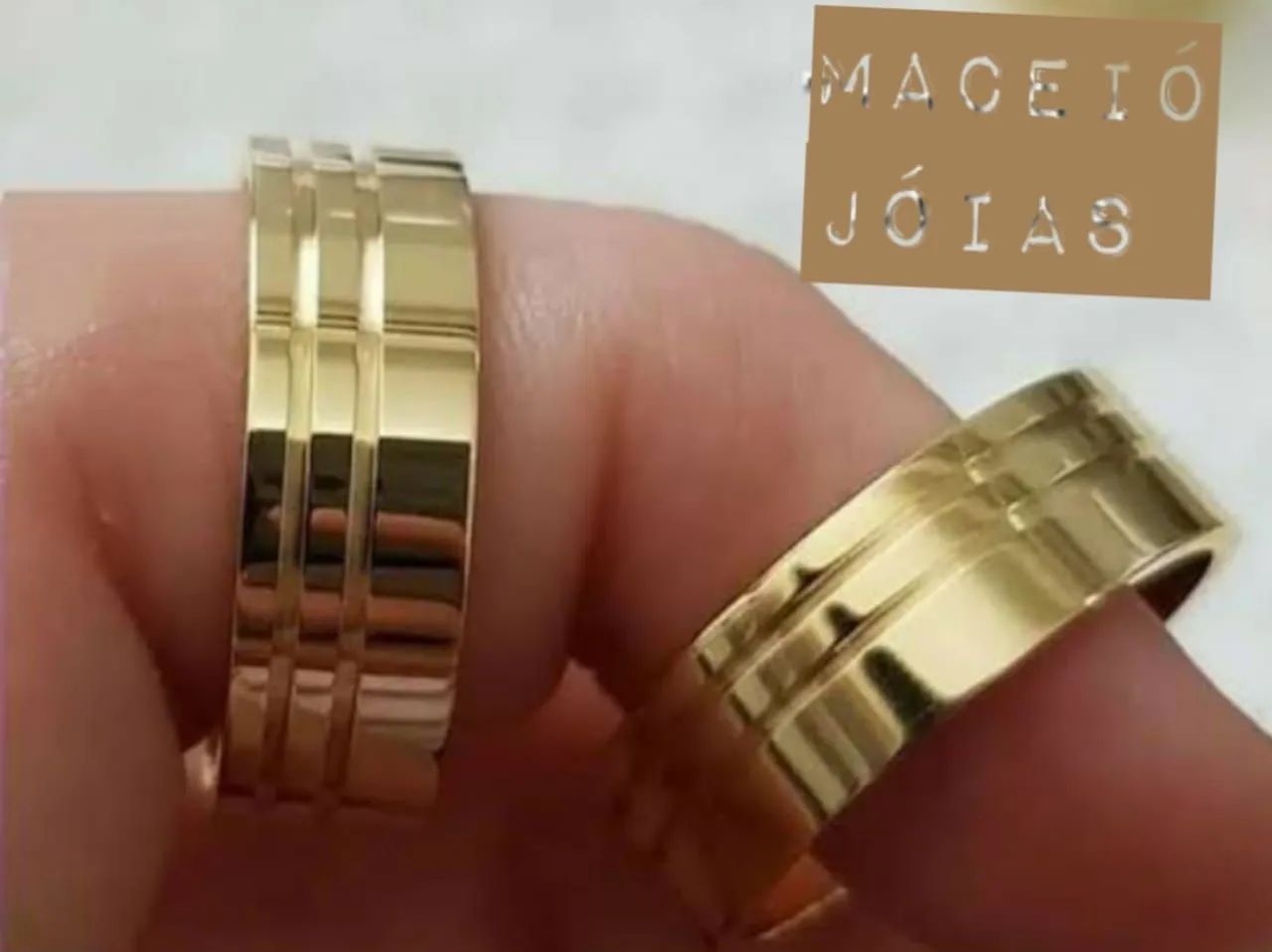 PAR DE ALIANÇAS NOIVADO E CASAMENTO BANHADAS A OURO 18K  - Foto 3