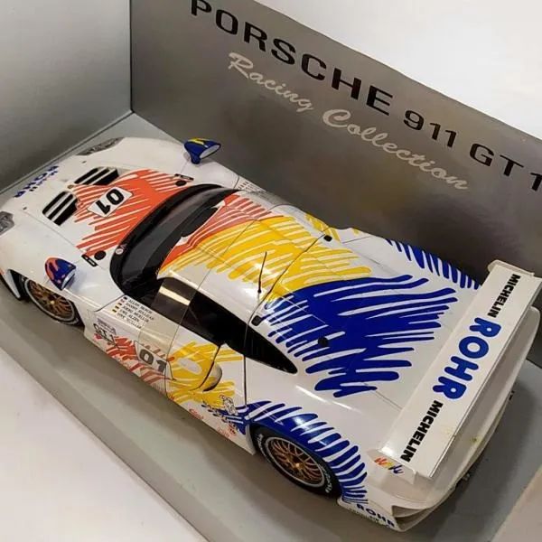 MINIATURA UT MODELS PORSCHE 911 GT 1 número 01 - RACING COLLECTION
