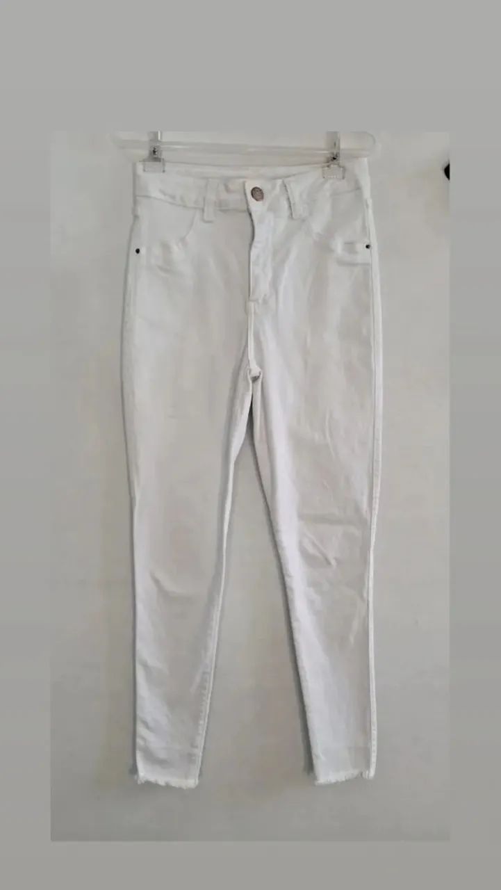  calça Skinny branca e cropped  strass tam P - Foto 5
