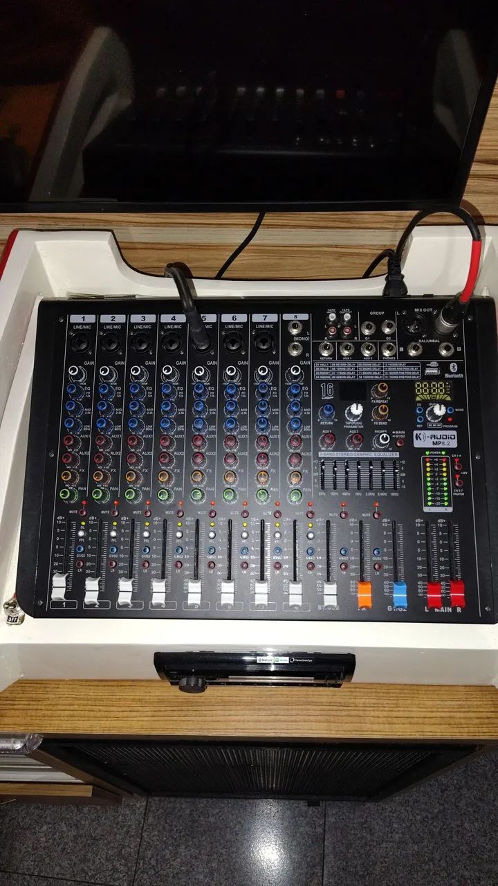 Caixa de Som Thunder Pro e mesa de som kaudio de 8 canais  - Foto 2