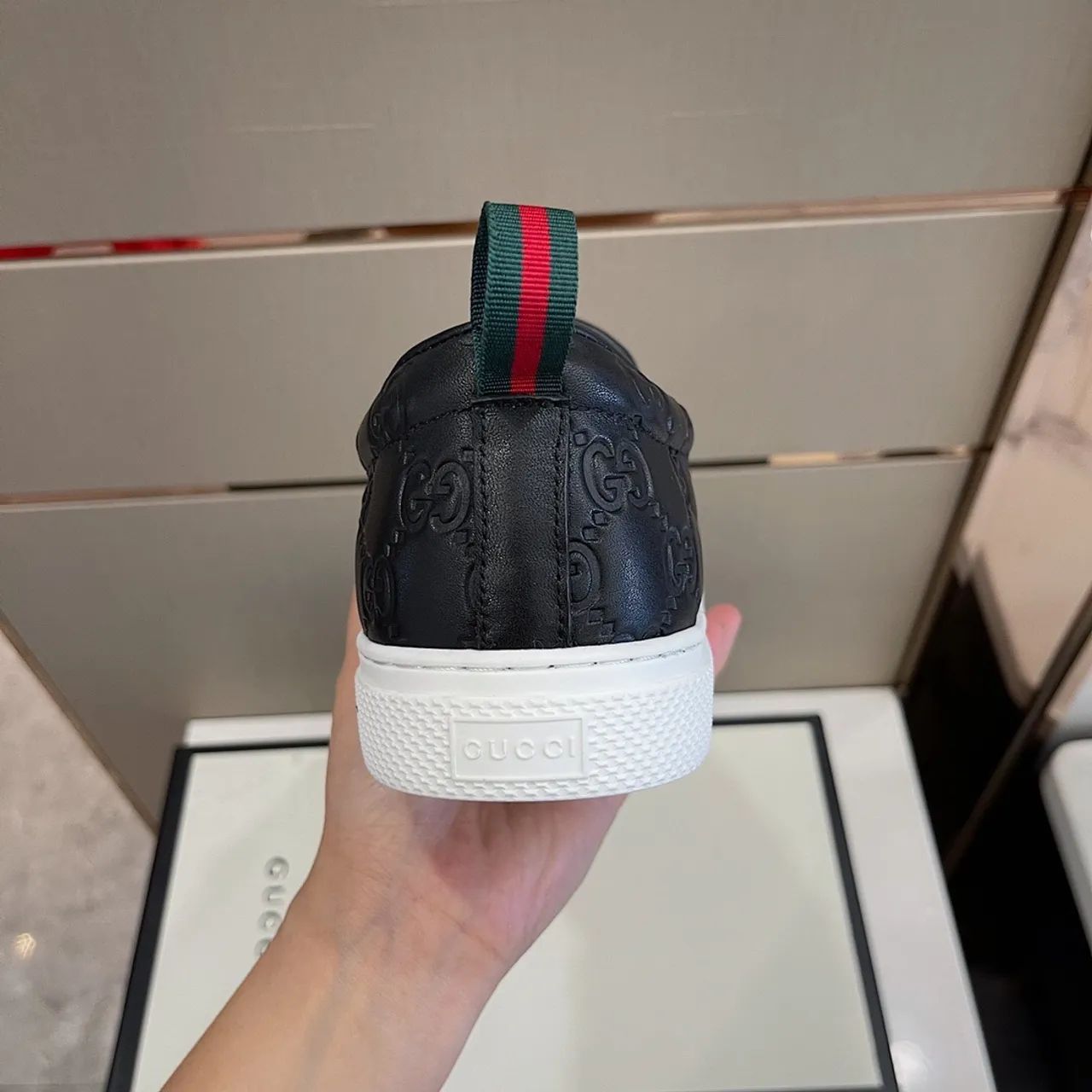 Tênis Gucci Slip-on   - Foto 4