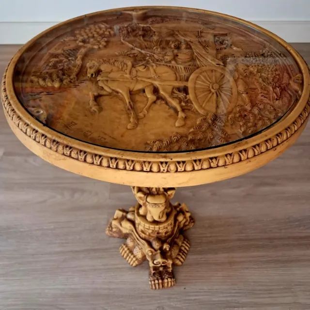 Mesa Oriental com Esculturas e Tampo de Vidro - Década de 60 - Raridade! - Foto 4