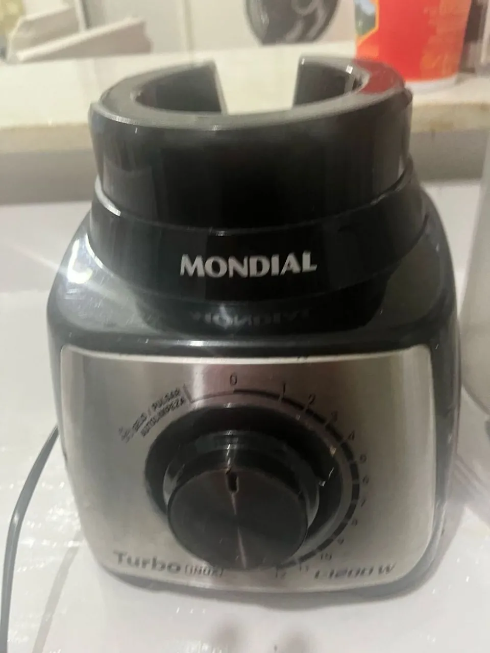 Liquidificador Mondial Turbo 1200W usado