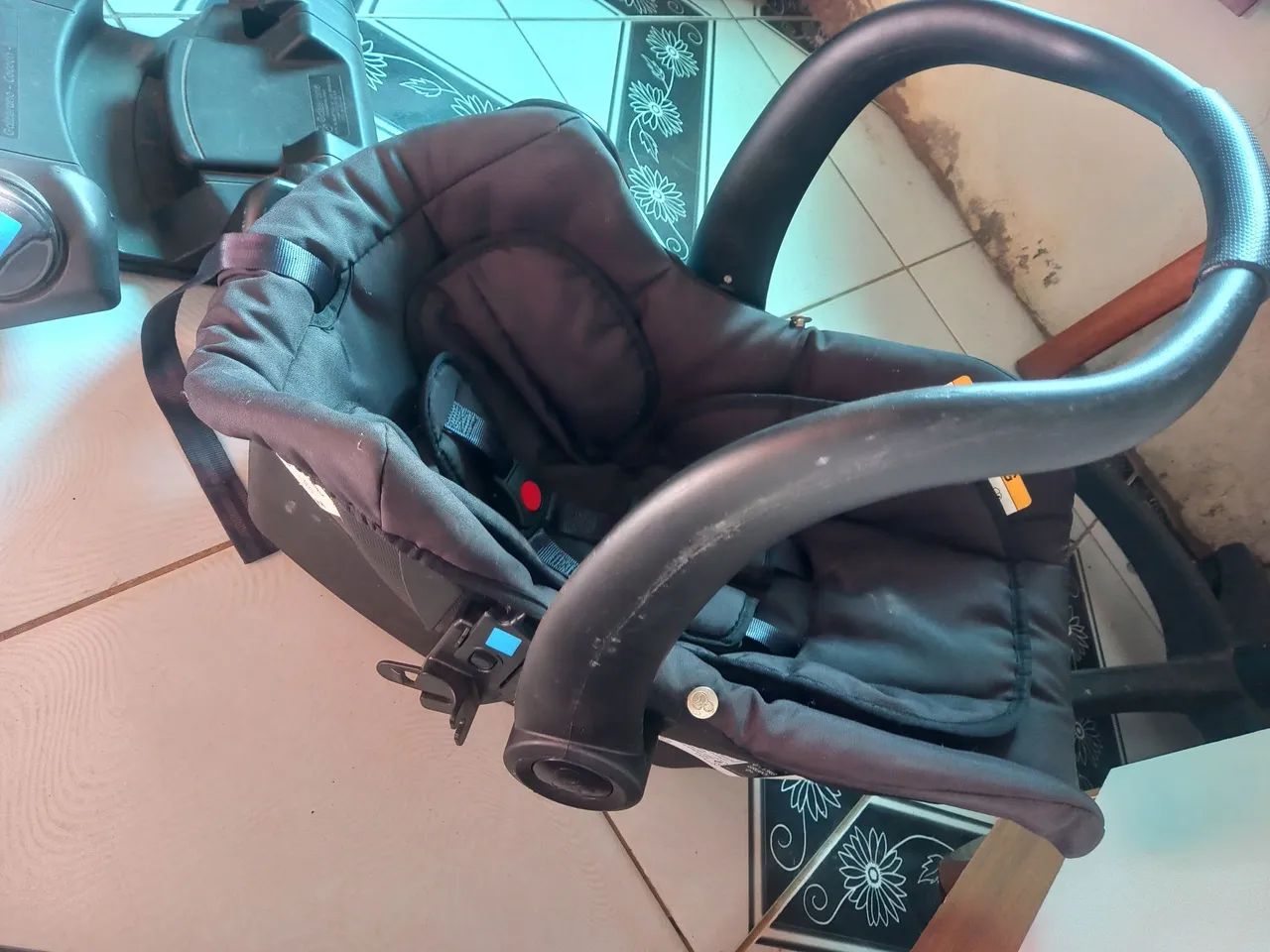 Bebê Conforto Preto com Cinto de Segurança - Foto 2