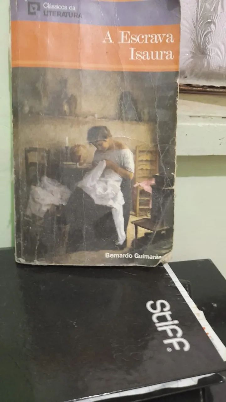 O livro de literatura Escrava Isaura 