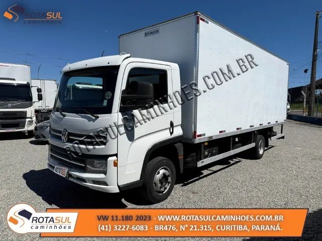 VW 11.180 2023 Baú 6,50m