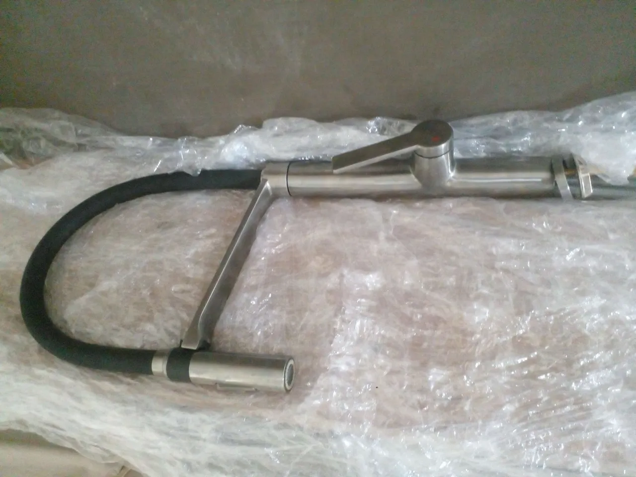 Torneira Monocomando para Cozinha Docol Doc Grafite Escovado e Preta - 6957BD
