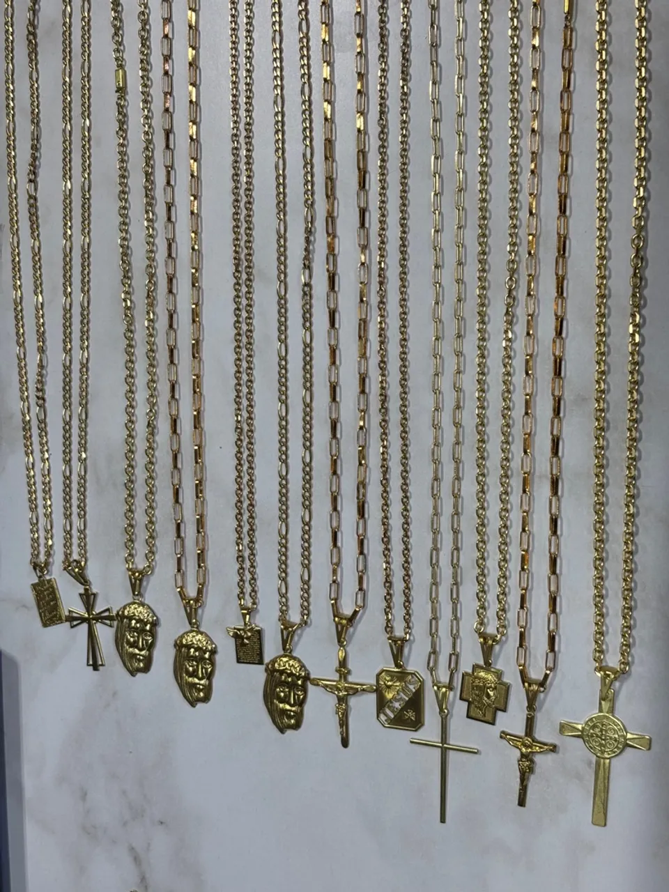 Cordão de moeda antiga.