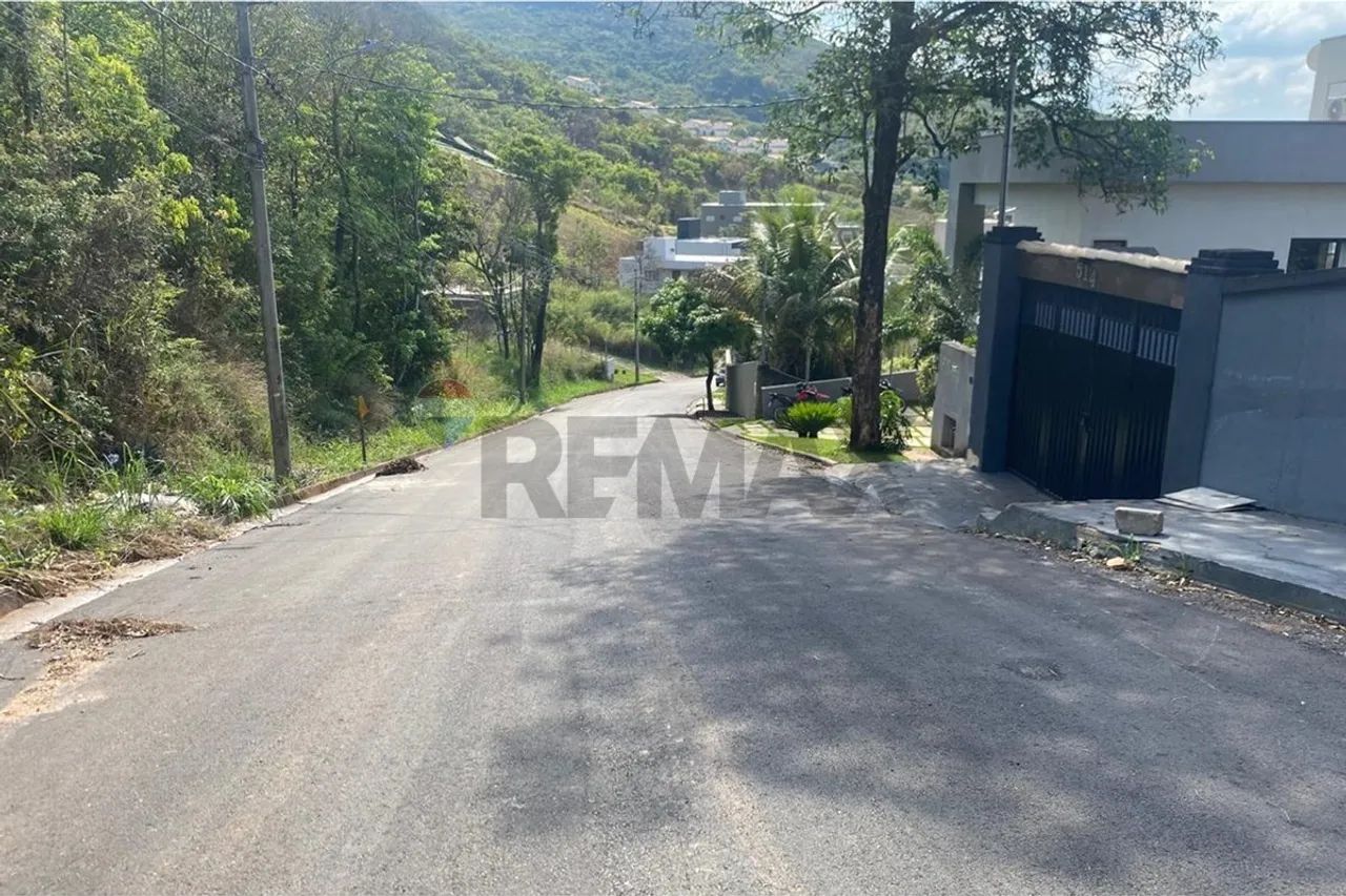 "Terreno dos Sonhos em Escarpas do Lago, MG"