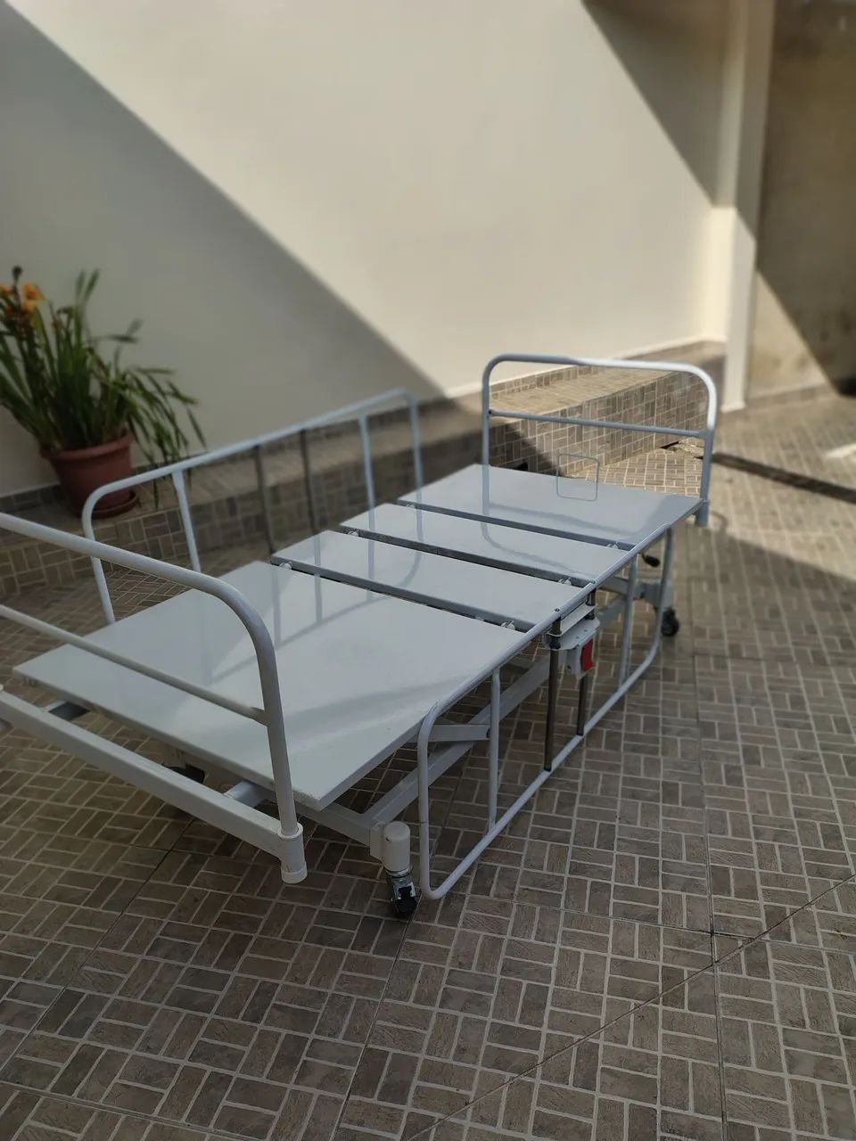Cama hospitar manual c/elevação total c paciente entrego  - Foto 3