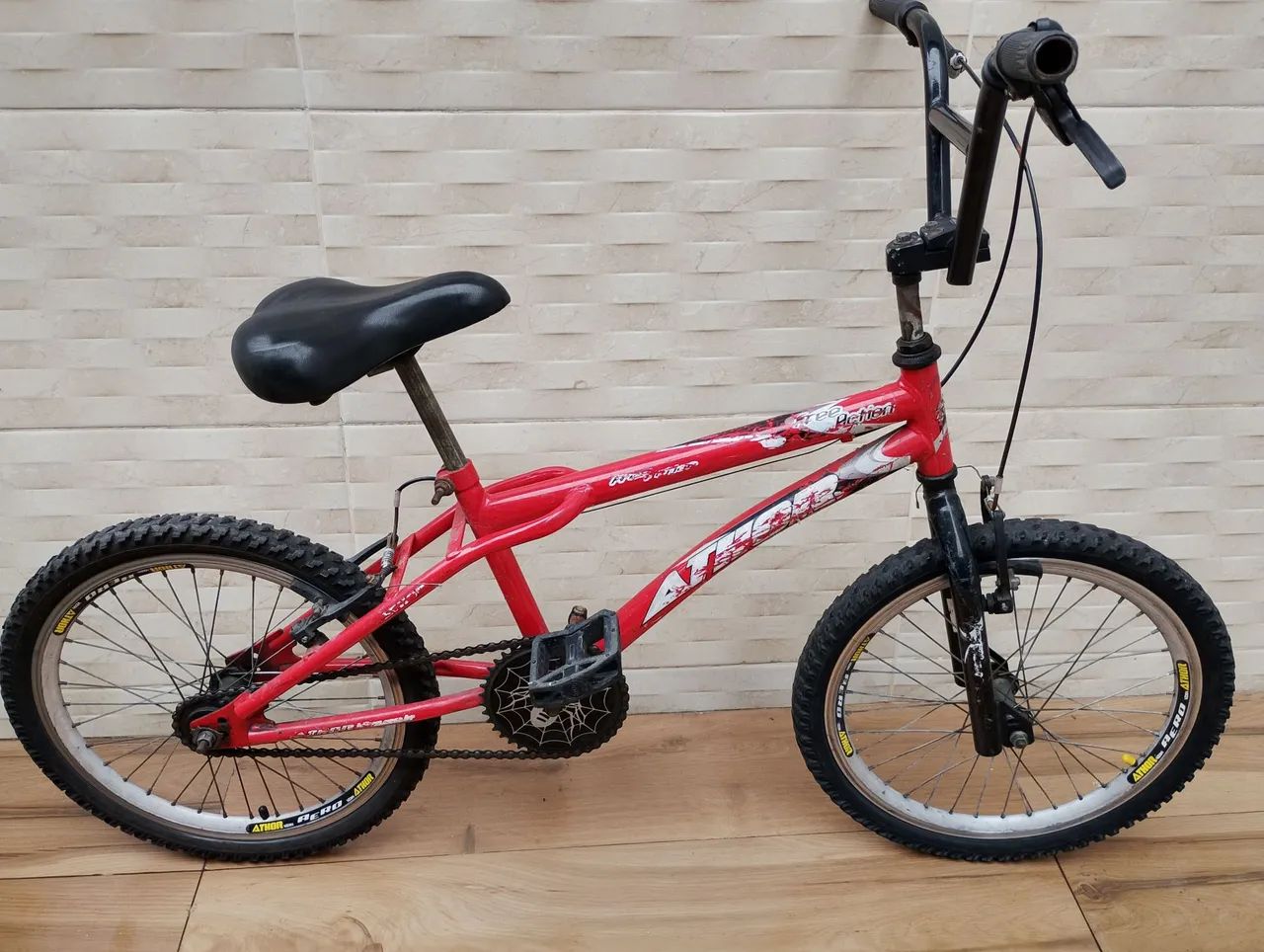 Bicicleta semi usada para criança  - Foto 4