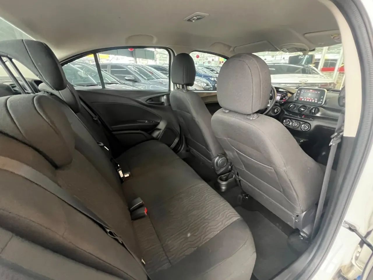 Fiat Cronos Drive 1.0 6V, foto 16 de 18