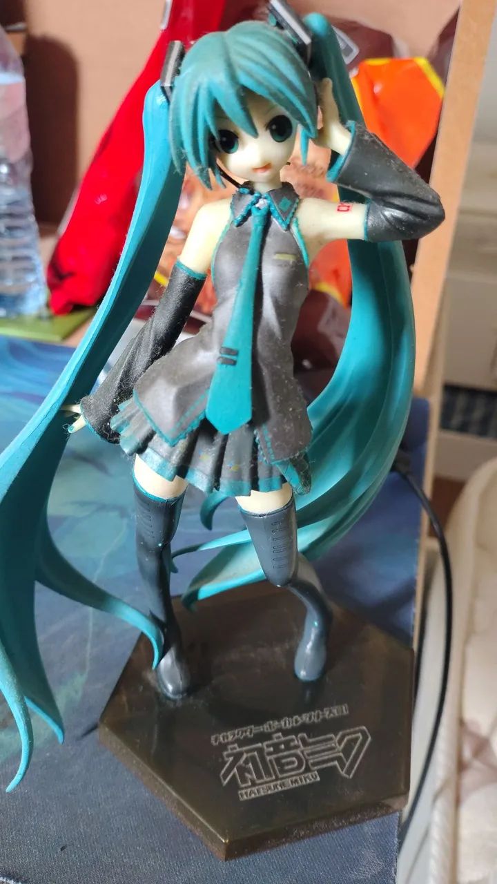 Action figure Hatsune Miku sem caixa 