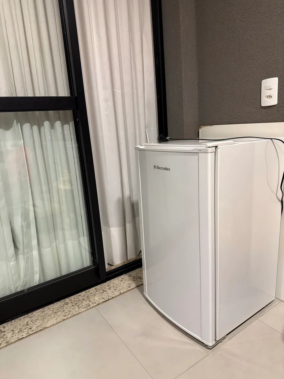 Vendo Frigobar 90l Electrolux com controle de temperatura  - Foto 3
