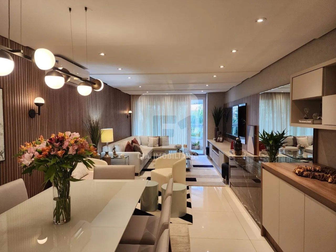 Apartamento de 3 suítes à venda na Agronômica