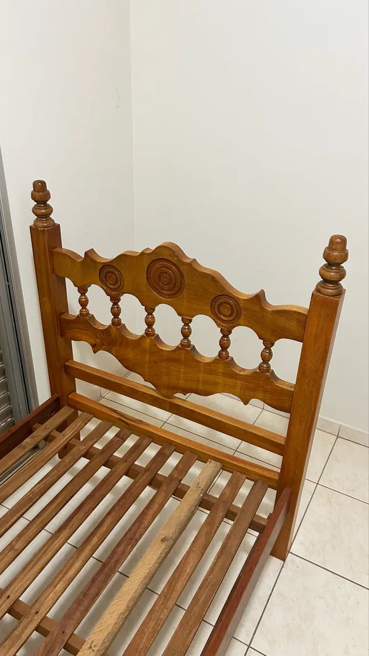 Cama de Solteiro em Madeira Maciça - Muito Resistente - Foto 2