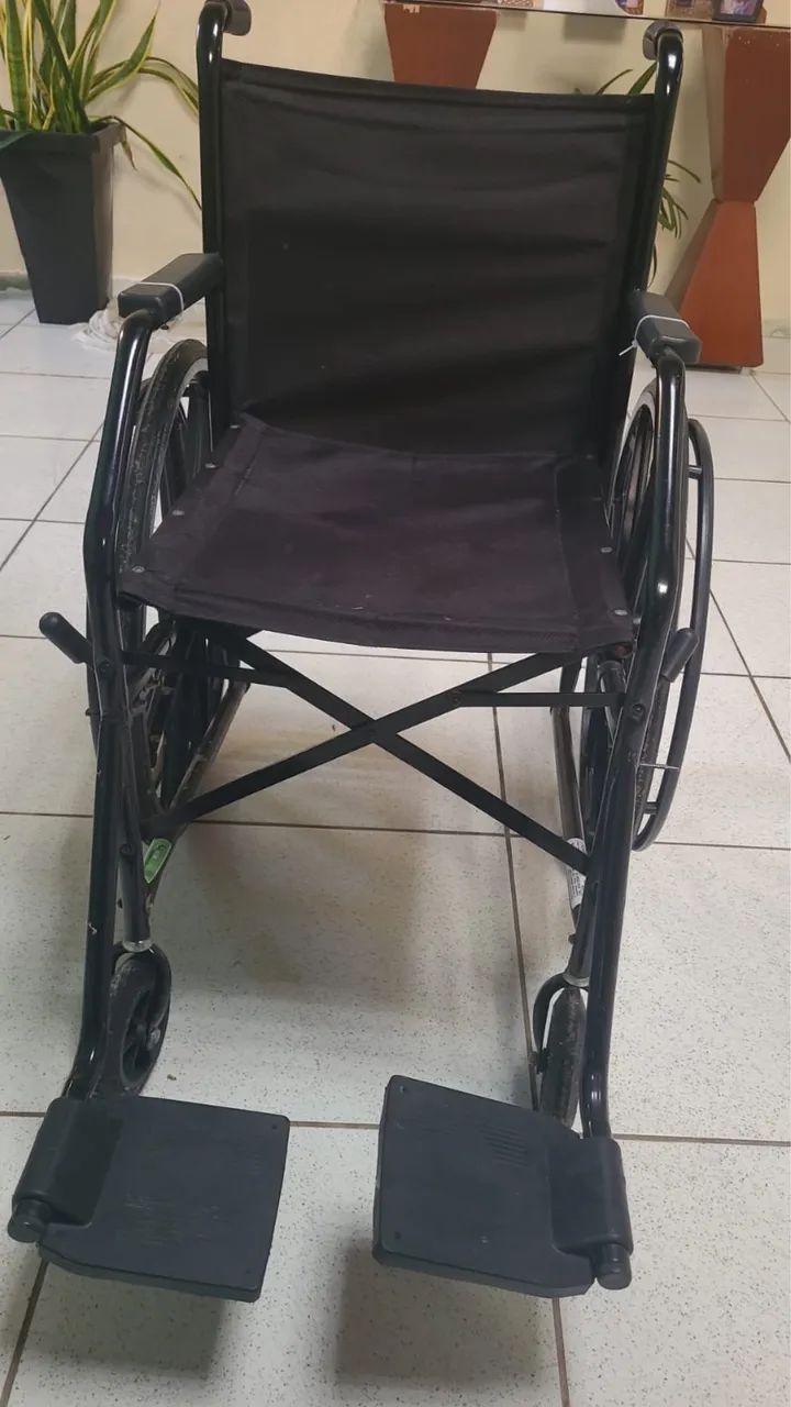 Cadeira de Rodas - Foto 2
