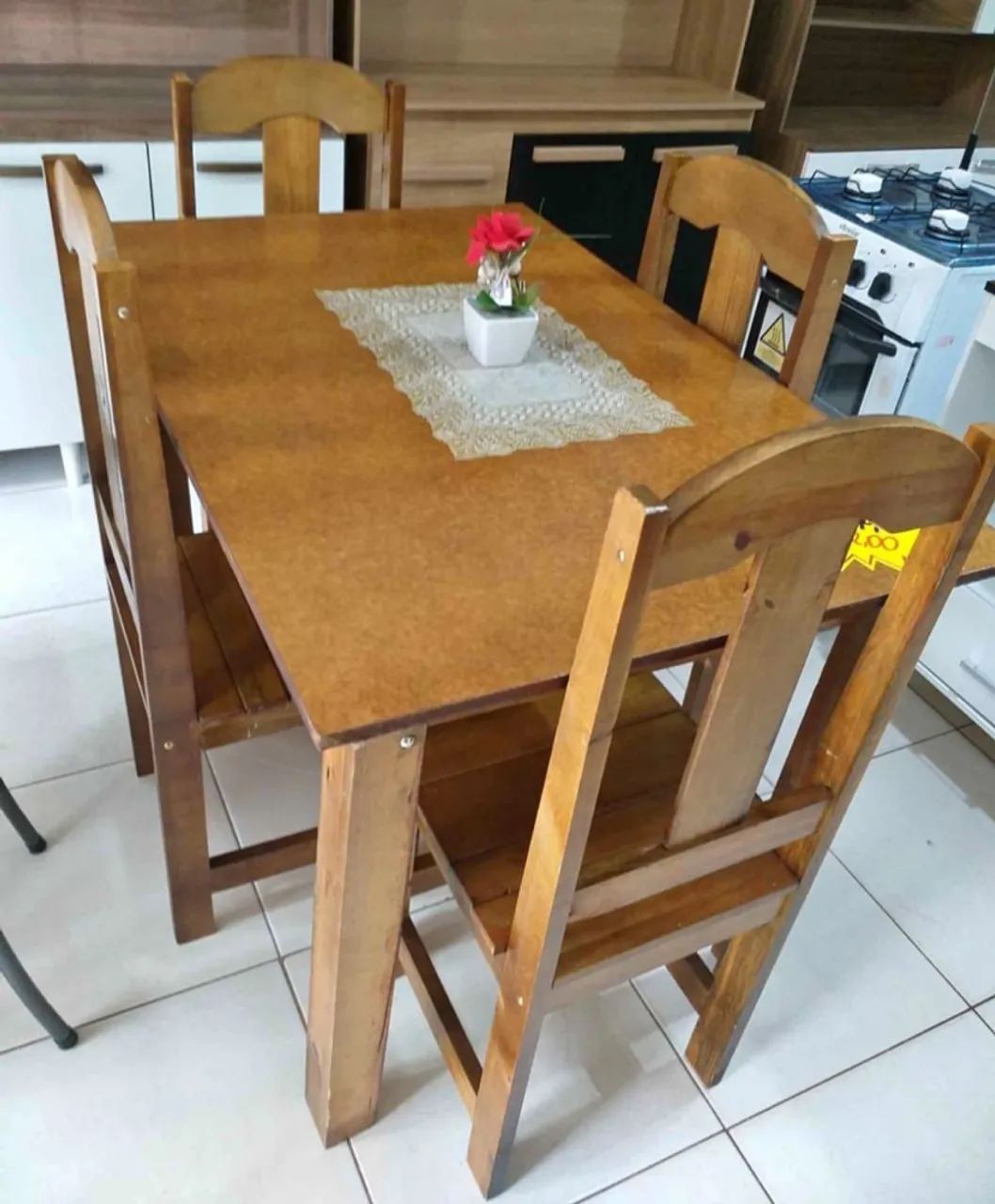 Mesa de madeira com 4 e 6 lugares  - Foto 2