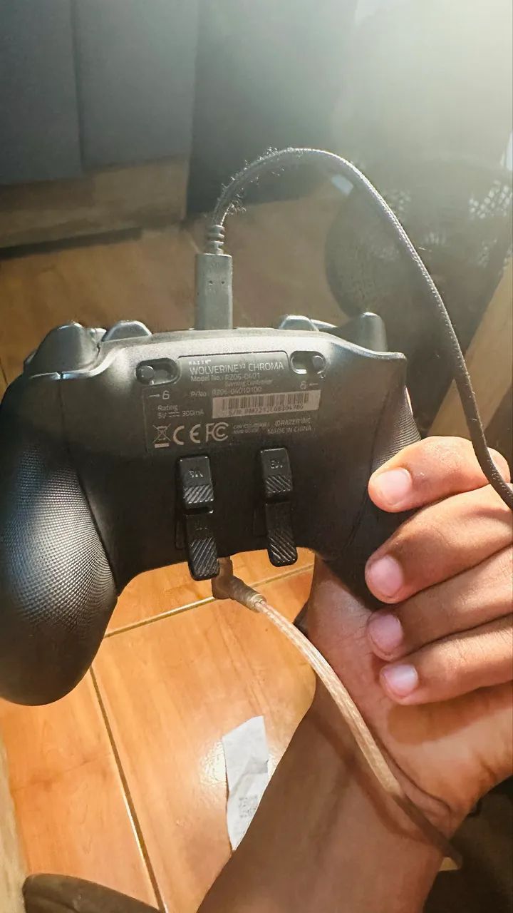 Controle razer Wolverine v2 chroma + mouse hyperx leia. - Foto 4