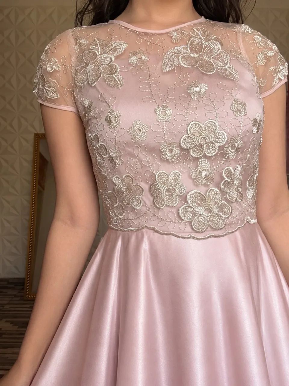 Vestido de festa com renda bordada - Foto 2