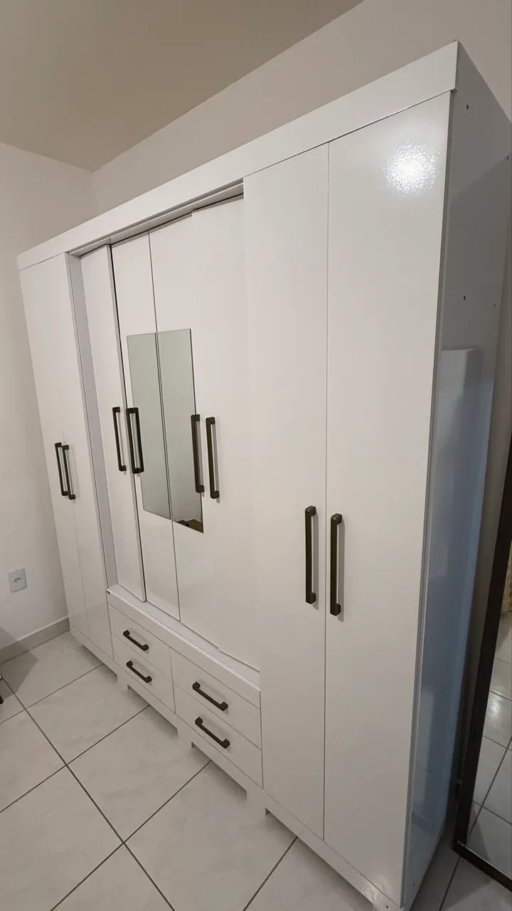 Guarda roupa 8 portas 