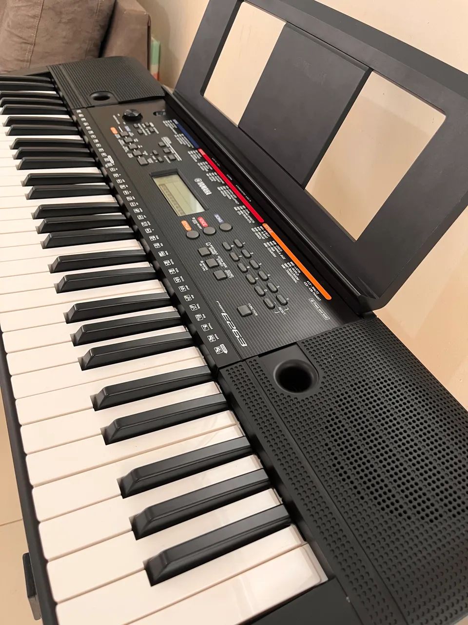 Teclado Yamaha PSR E263  - Foto 4