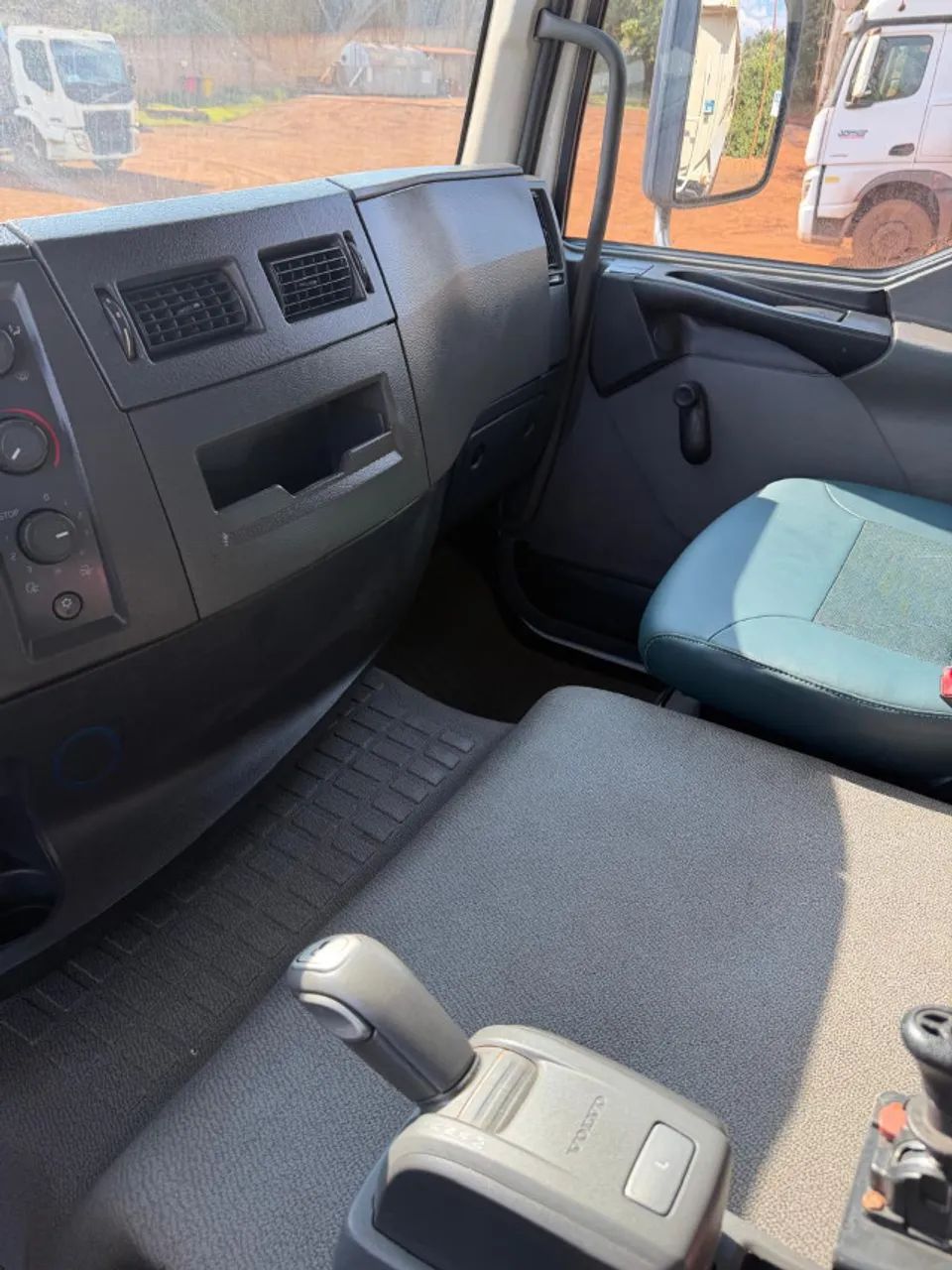 VOLVO VM 330 6X4 - Foto 3