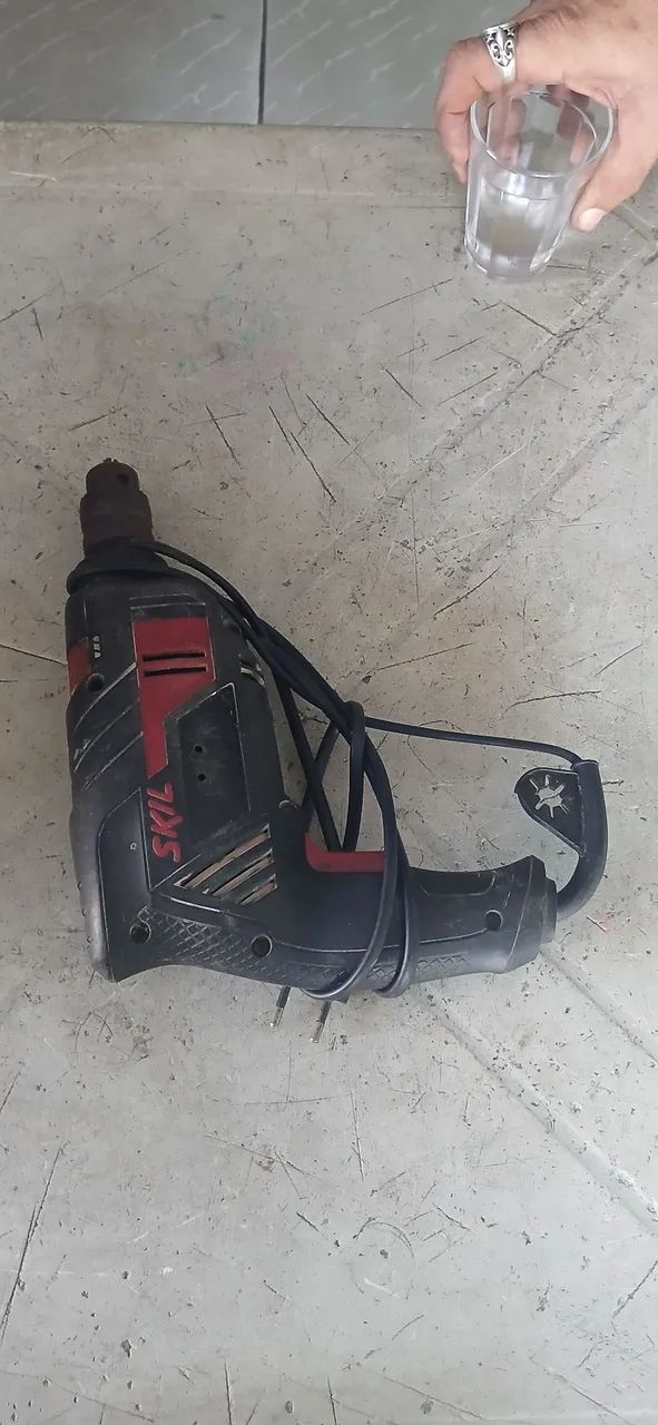 Uma furadeira 