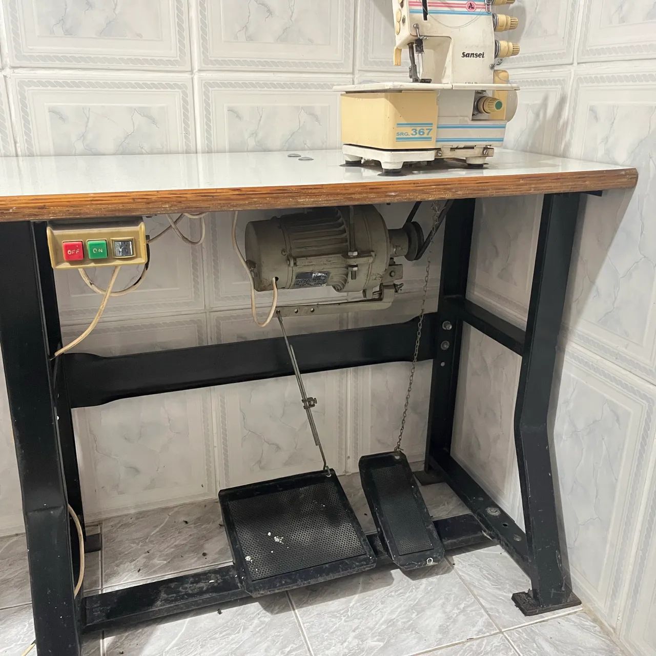 Galoneira Sansei SRG.367 semi-industrial com bancada e motor