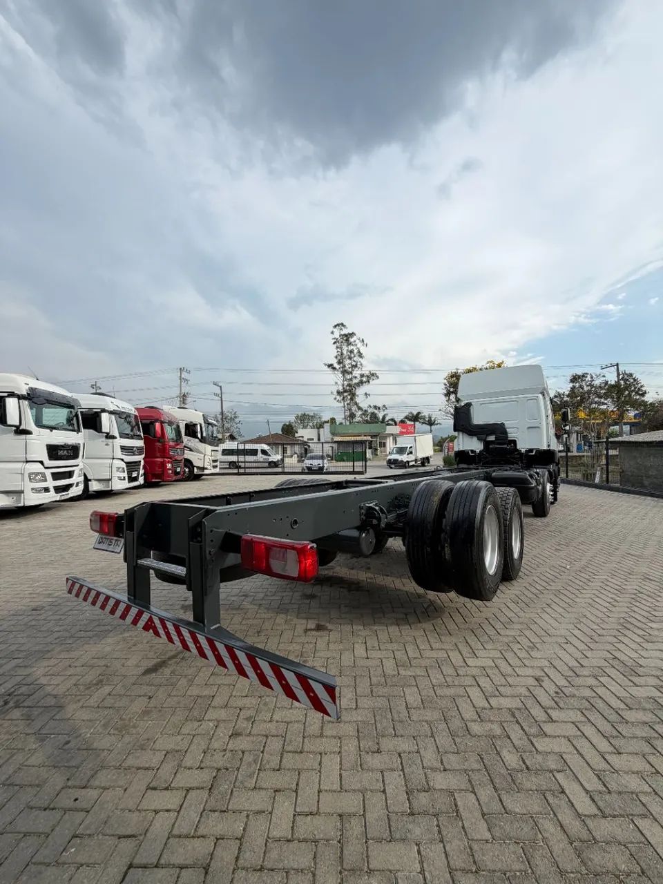 CF FAC 310 8X2 Space Cab Aut (Die.)(E6) - Foto 4