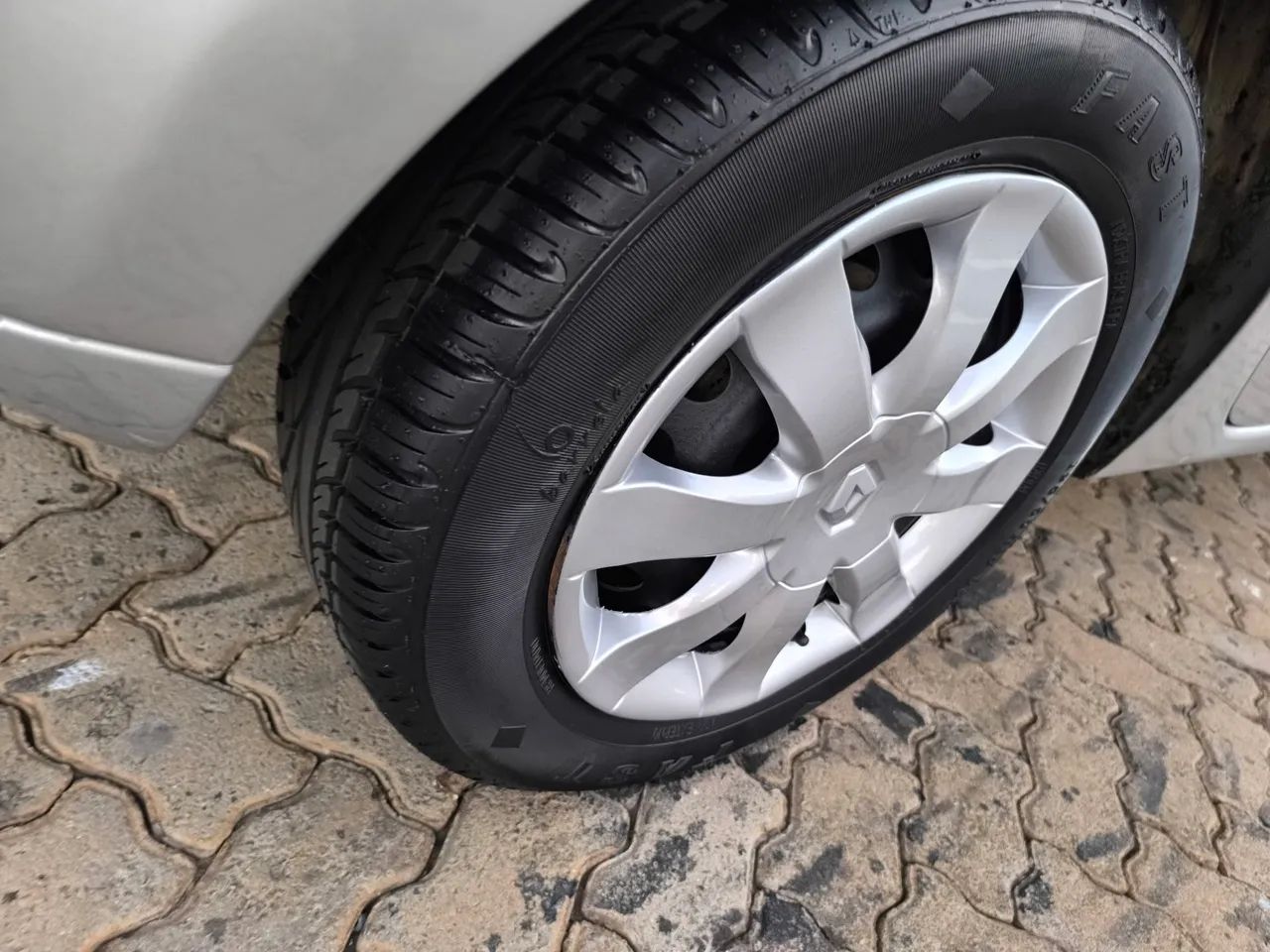 Renault Sandero Authentique Hi-Power 1.0 16V 5p, foto 16 de 19