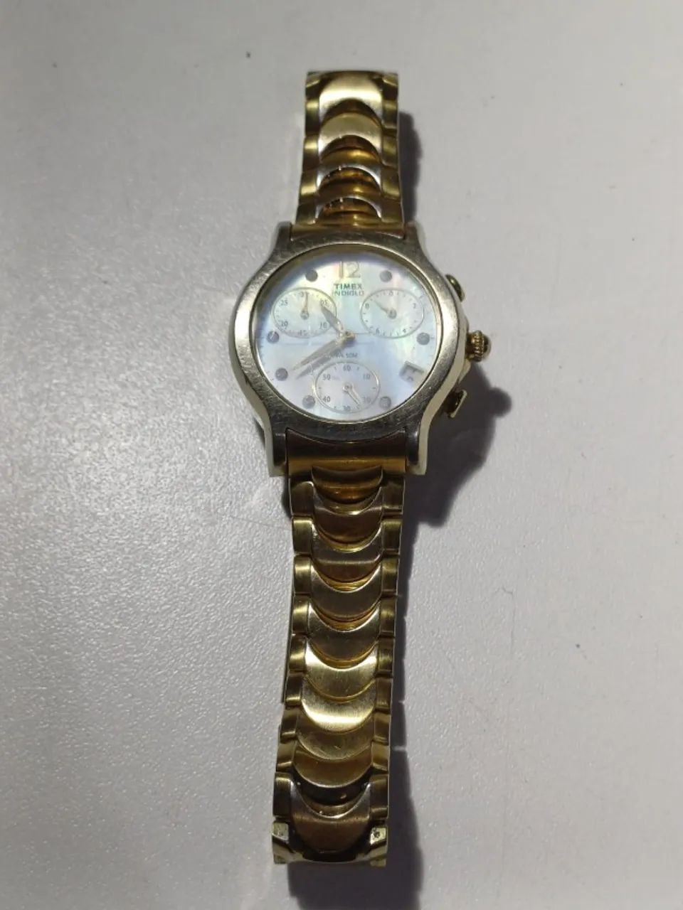 Relógio feminino Timex com fundo perolado sem testar  - Foto 2