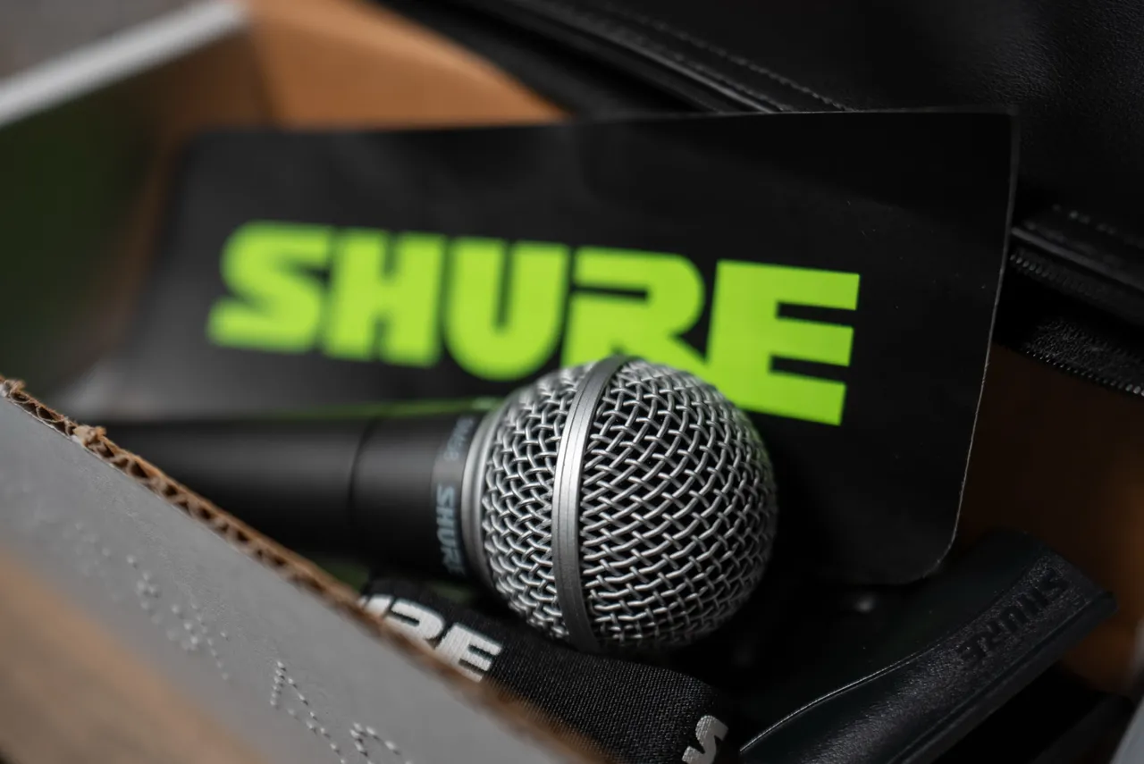 Microfone Shure Sm58 Lc Dinâmico Cardióide para Voz Profissional