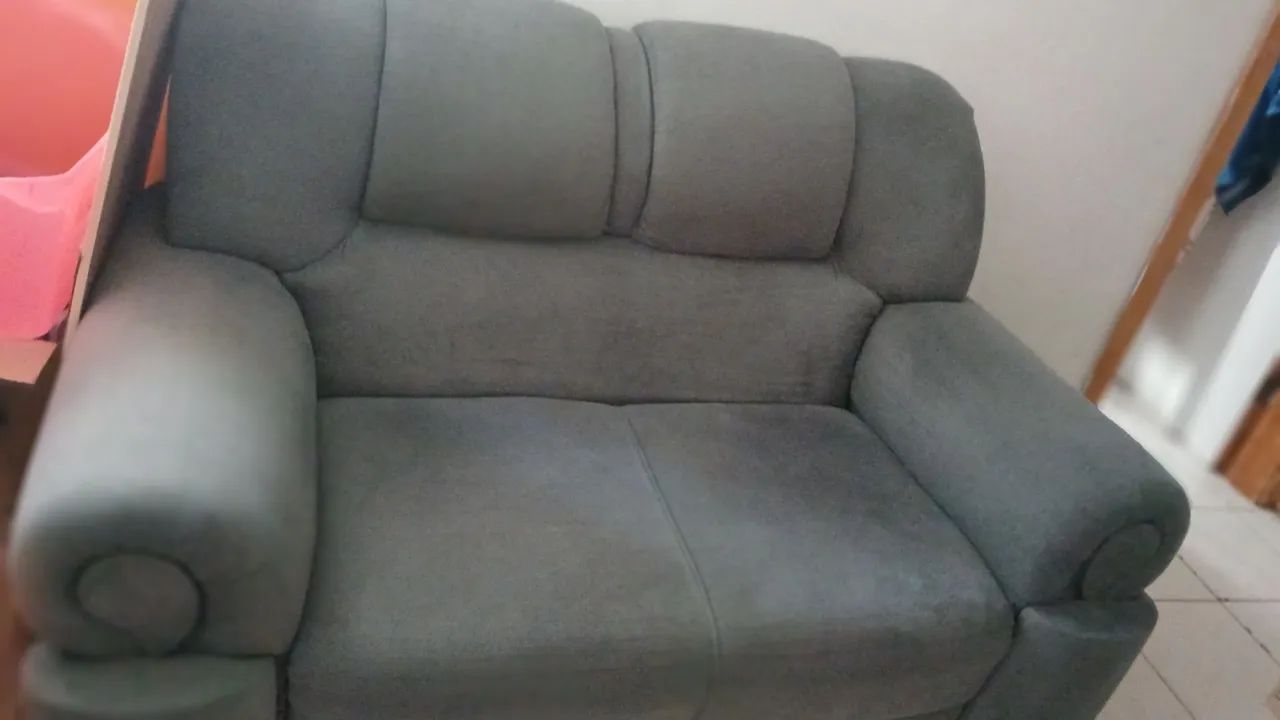 Sofá 2 lugares seminovo conservado 