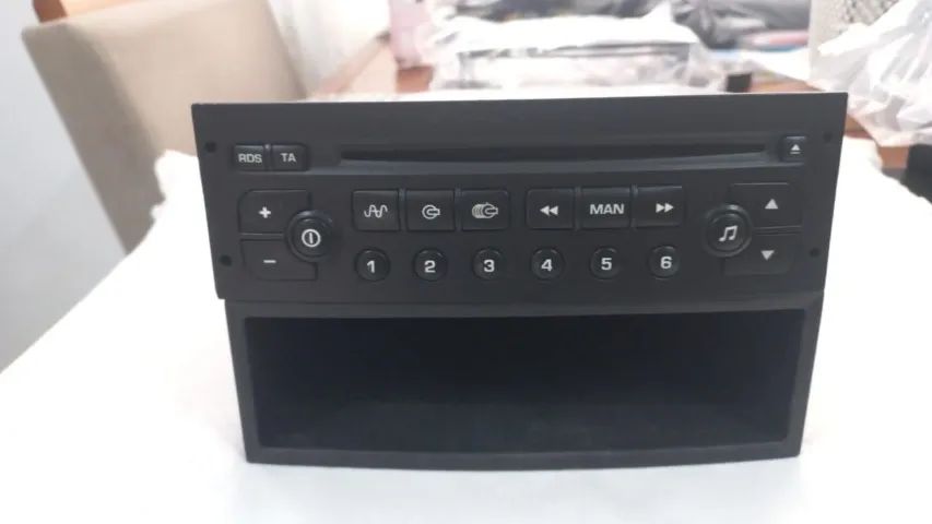 AutoRadio Citroen C3 c/ leitor de CD + suporte complemento.