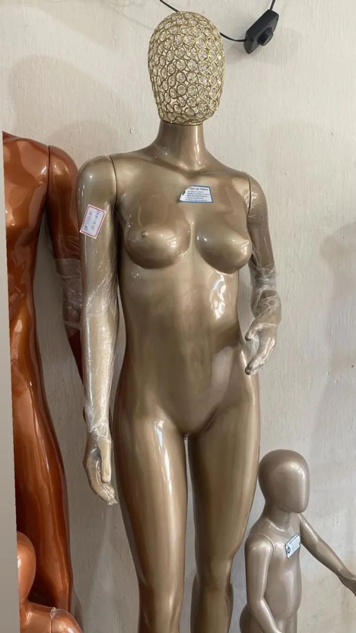 Manequim com cabeça de perola