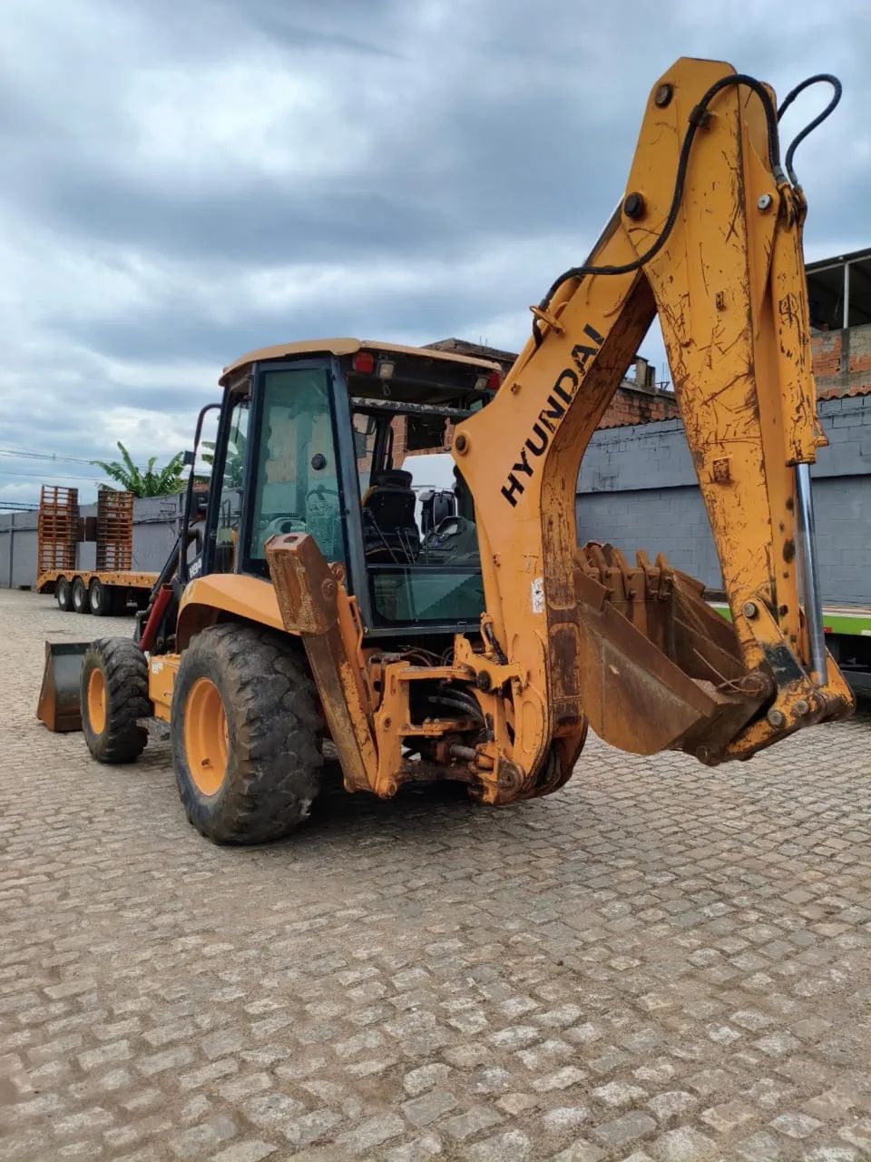 Retroescavadeira Hyundai ano 2016 - Foto 2