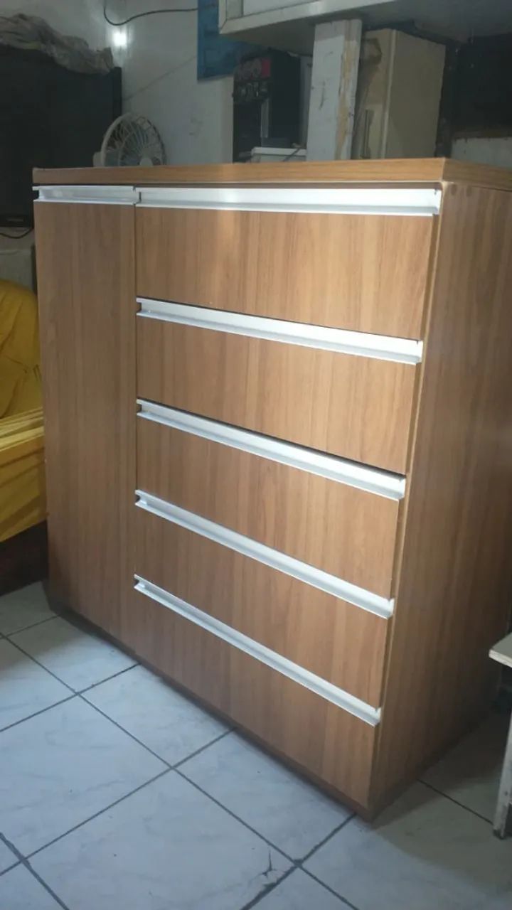 Cômoda de Madeira MDF com rodinhas