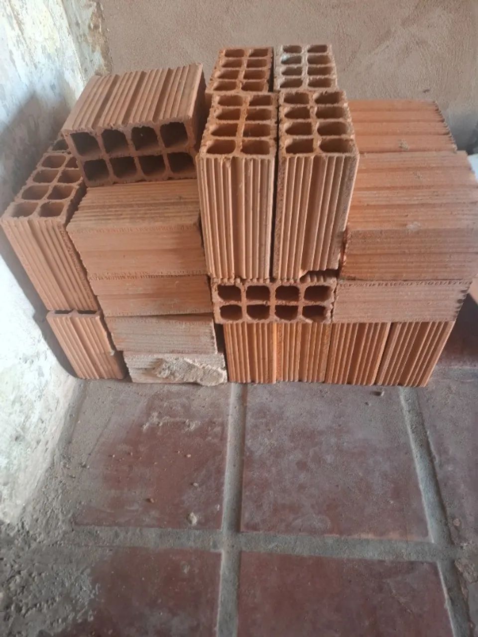 Vendo pias, colunas de pias e tijolos445639346503690241