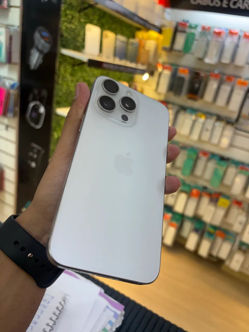iPhone 15 Pro Max 512gb Semi-novo  - Foto 2