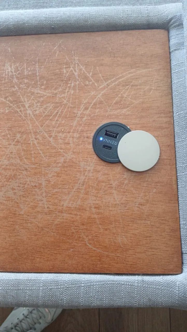 Sofá 5 Lugares com Chaise Direito Clássico com Entrada USB Linho Bege - Foto 5