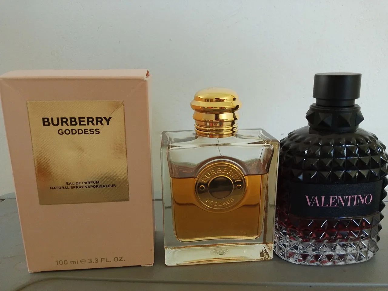 PERFUMES Burberry e Valentino.