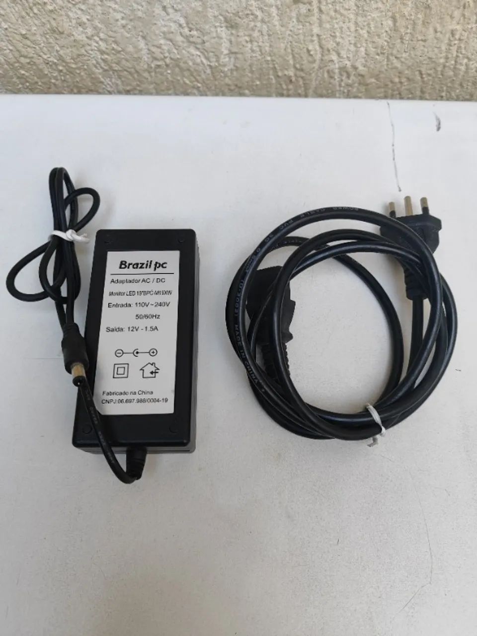 Fonte de Alimentação Adaptador AC/DC 12V 1.5A Bivolt