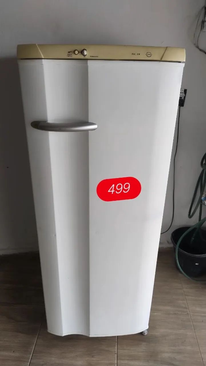Geladeira Eletrolux Pequena Funcionando Perfeitamente só não tem a portinha do freezer 499