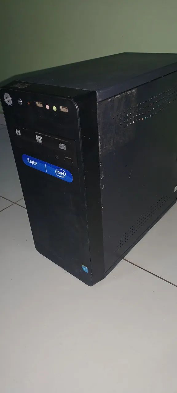 Microcomputador em perfeito funcionamento,com Windows e pacote office instalado 