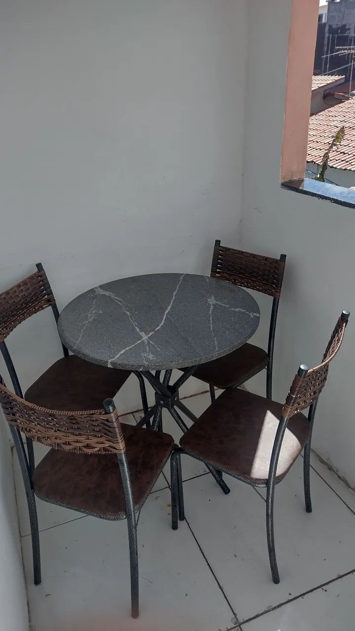 jogo de mesa com cadeiras 